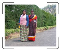 UM-ringreis1286 * Women in Nuwara Eliya * 1891 x 1557 * (1.75MB)